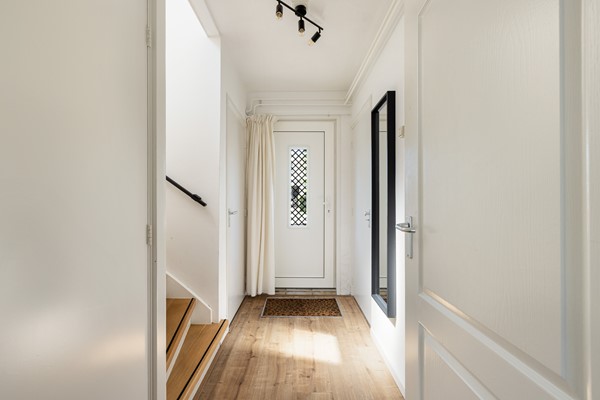 Foto - Te koop: instapklare hoekwoning met oprit en garage!